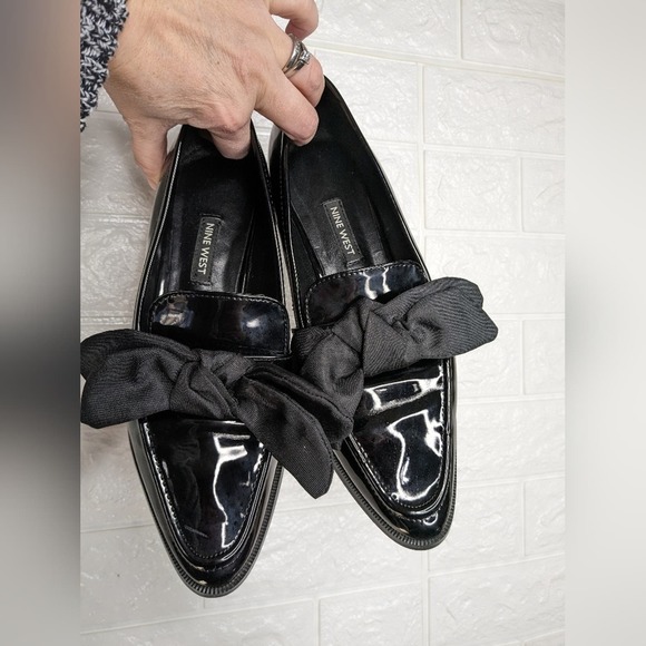Nine West Black Patent Leather Flats with Bow - Size 7 - Picture 5 of 10